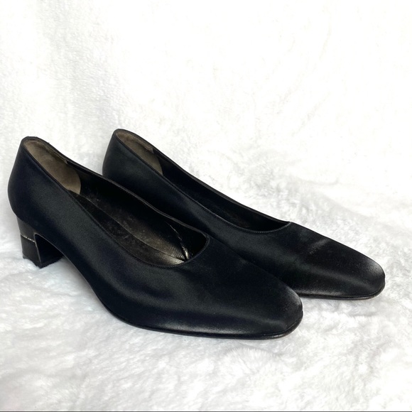 Salvatore Ferragamo Black Shinny Diamond Heels - Picture 2 of 12